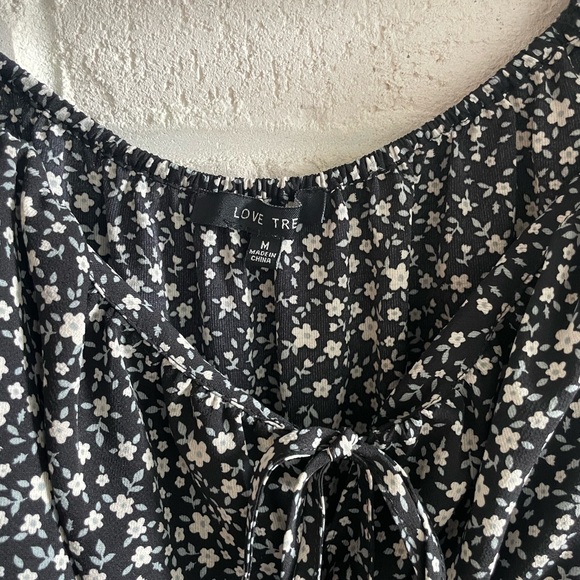 Love Tree Floral Shorts Romper, Size Medium. - Picture 2 of 8